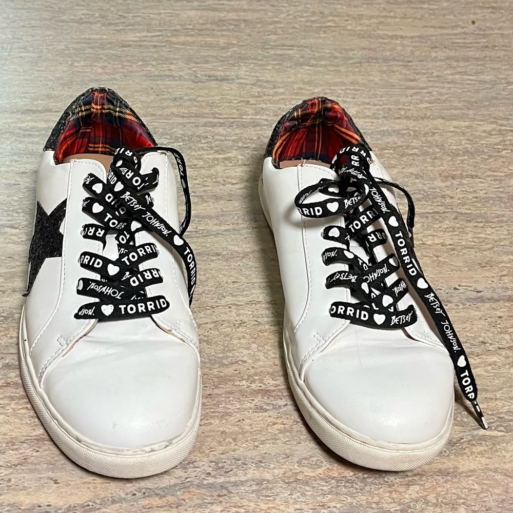 Torrid ♥️Betsey Johnson T Remy sneakers